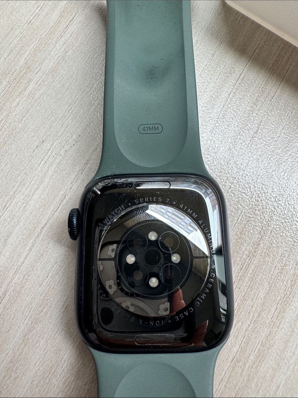 Apple Watch Series 7 GPS with Green Silicone Smartwatch Band - Picture 6 of 8